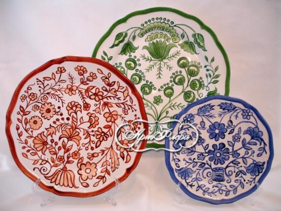 Набор фарфоровых тарелок из 3-х тарелок по мотивам татарских вышивок.