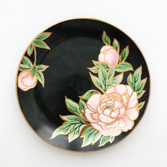 черная посуда роспись тарелок пион
